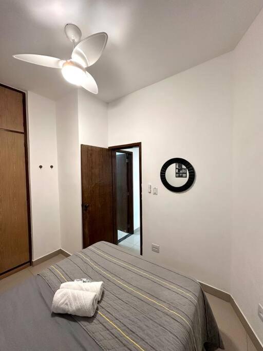 Apto Prox Ao Mercado E Ao Minas Centro Apartamento